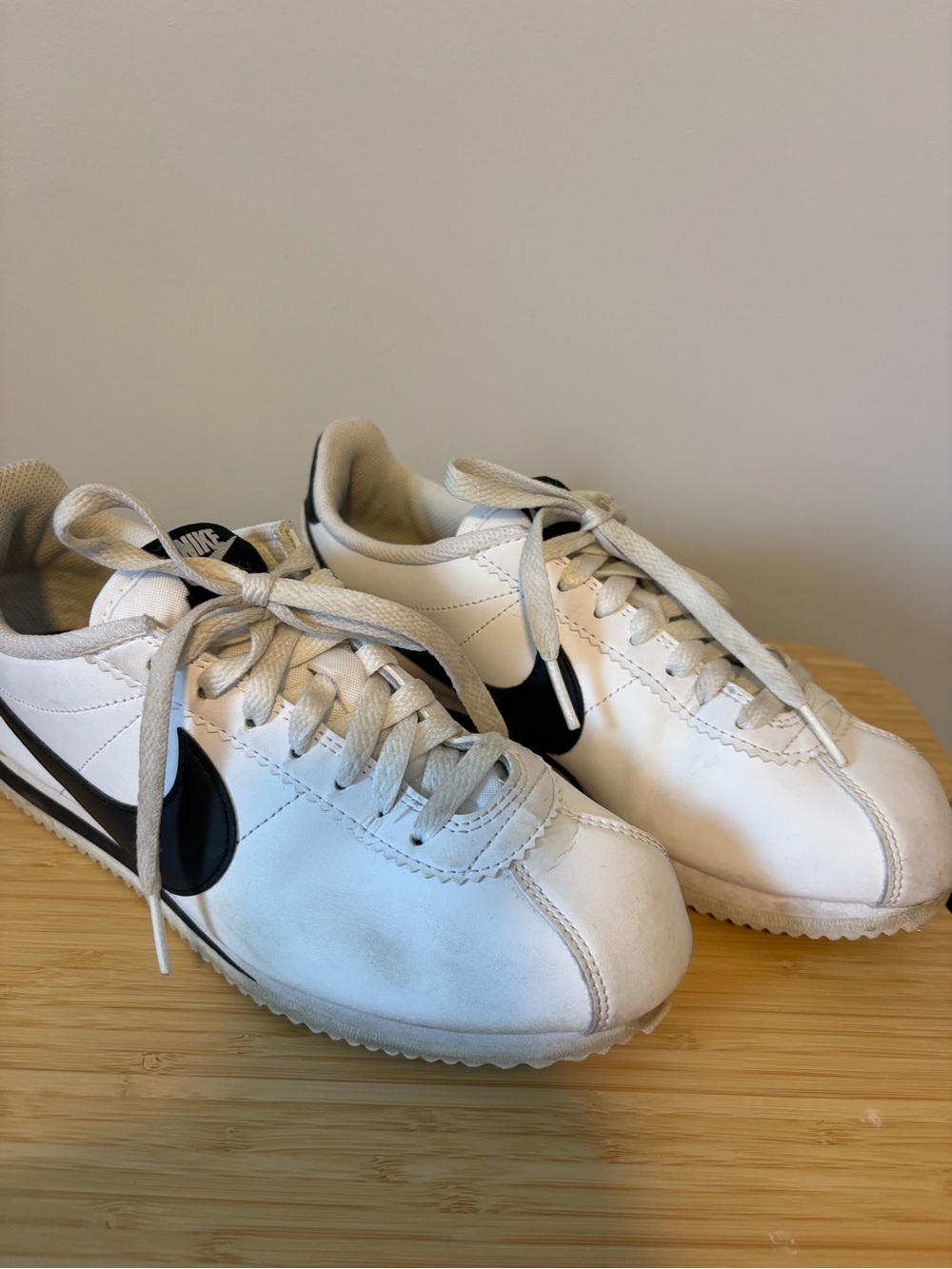 Nike White and Black Low-Top Sneakers